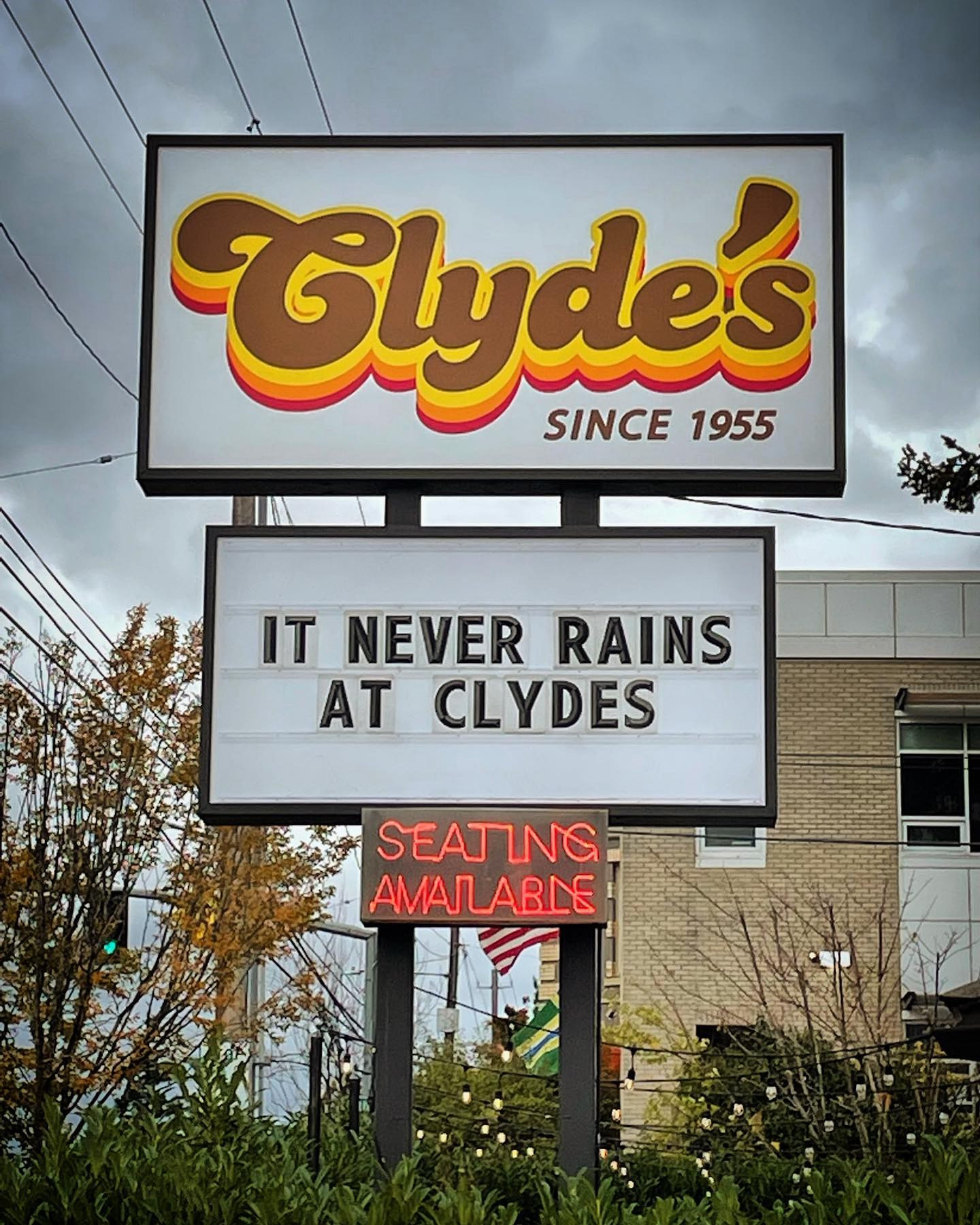 Clyde's Prime Rib Restaurant and Bar, Portland, OR Booking